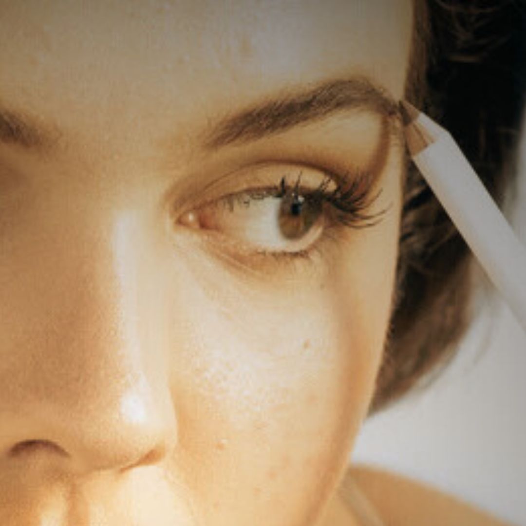 Natural eyebrow make-up