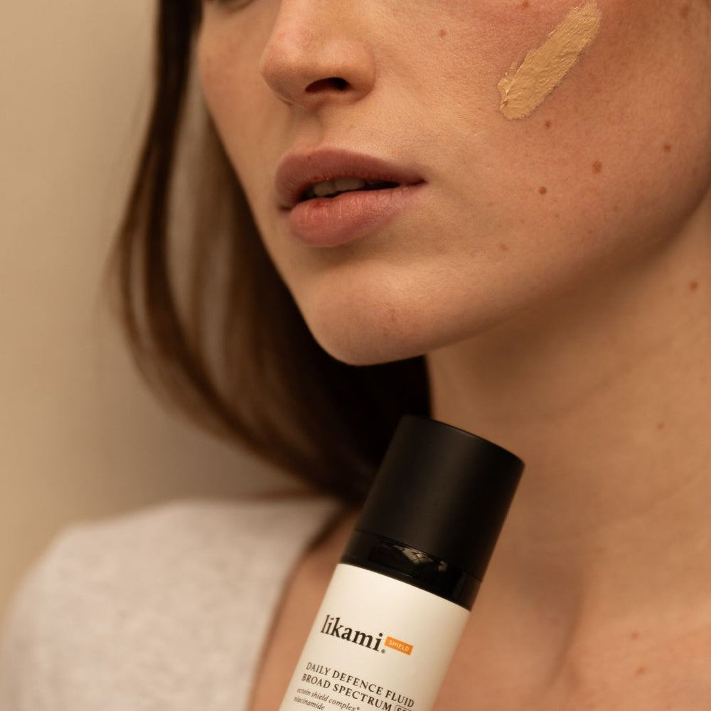 DAILY DEFENSE FLUID SPF50 CORRECT BRIGHTEN